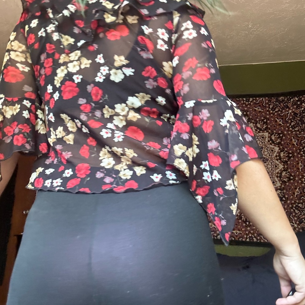 Floral Ruffle Black Top - Picture 6 of 7